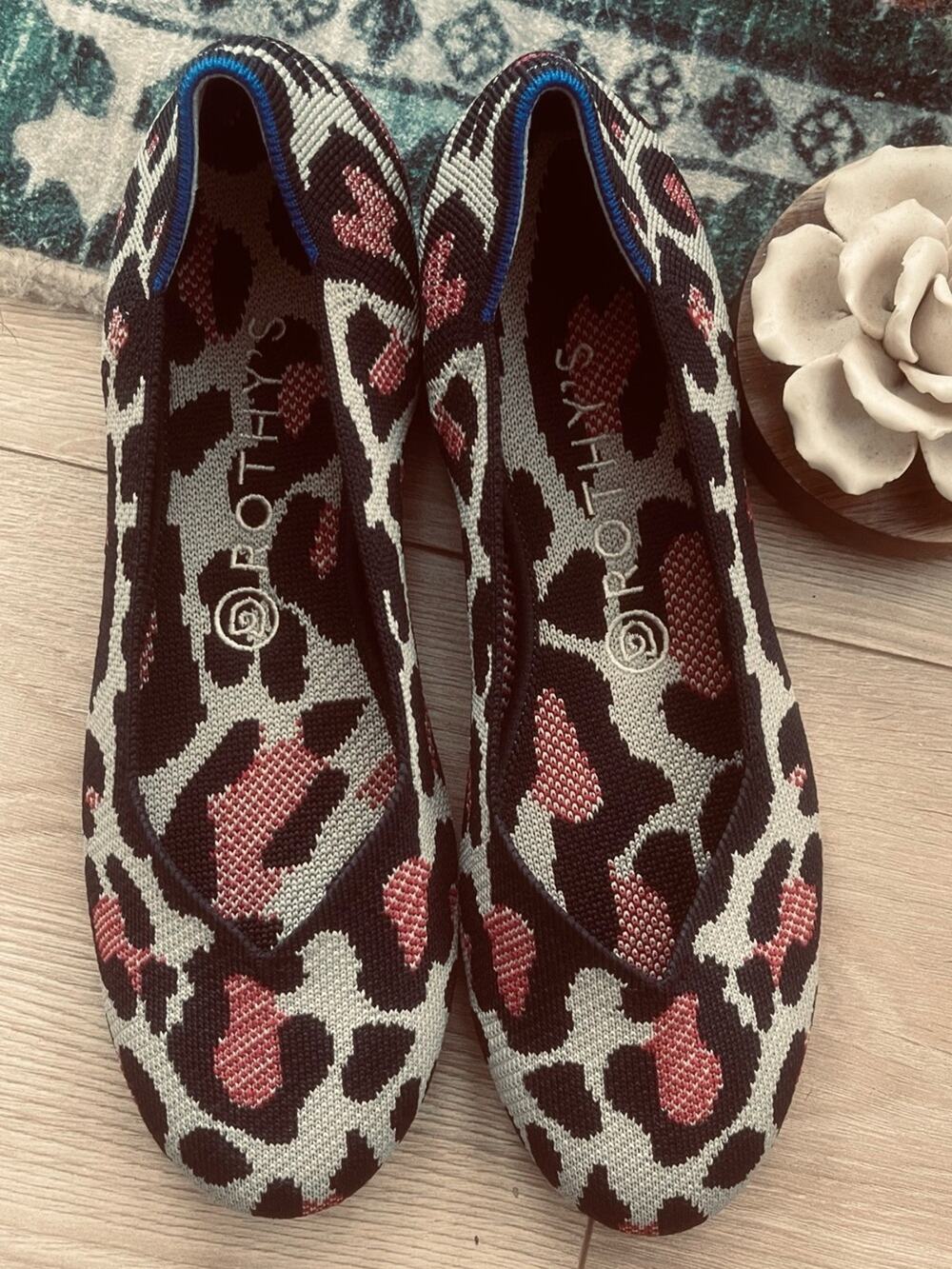 Rothy's round toe size 8.5 red cat animal print woman's flat shoes